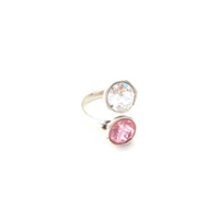 Thumbnail for ión:  Anillo hecho a mano de Zamak con baño de plata adaptable y dos cristales de Swarovski®, uno rosa y el otro blanco. Combínalo como quieras. Diagonal